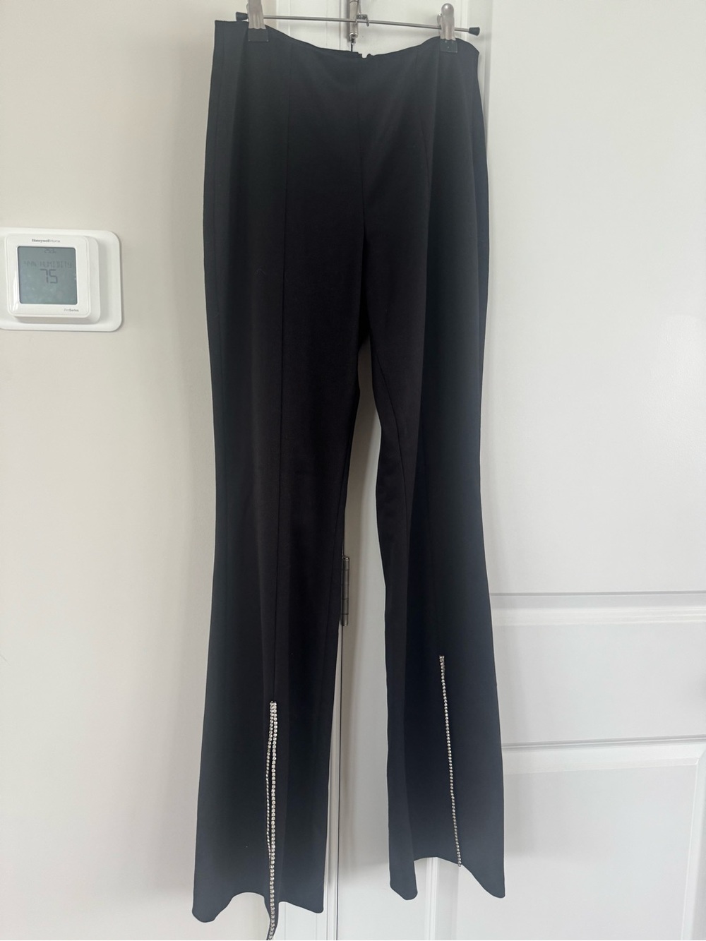 Alice + Olivia Black Rhinestone Slit Flare Dress Pants Size 6 - Picture 6 of 6